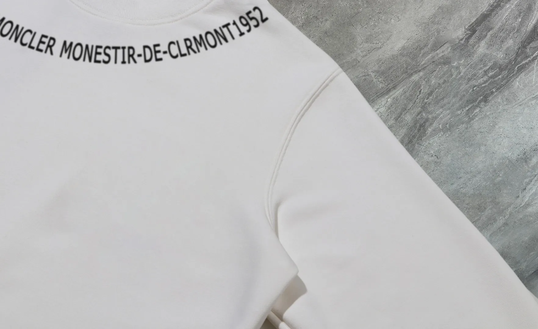 【 In Stock 📦 】 〖 𝐌𝐎𝐍𝐂𝐋𝐄𝐑~ 〗 440g ， 😎 ， ， Factory 2025 T ， ， Premium LOGO， Same Style ：Black White Size：S M L XL 2XL